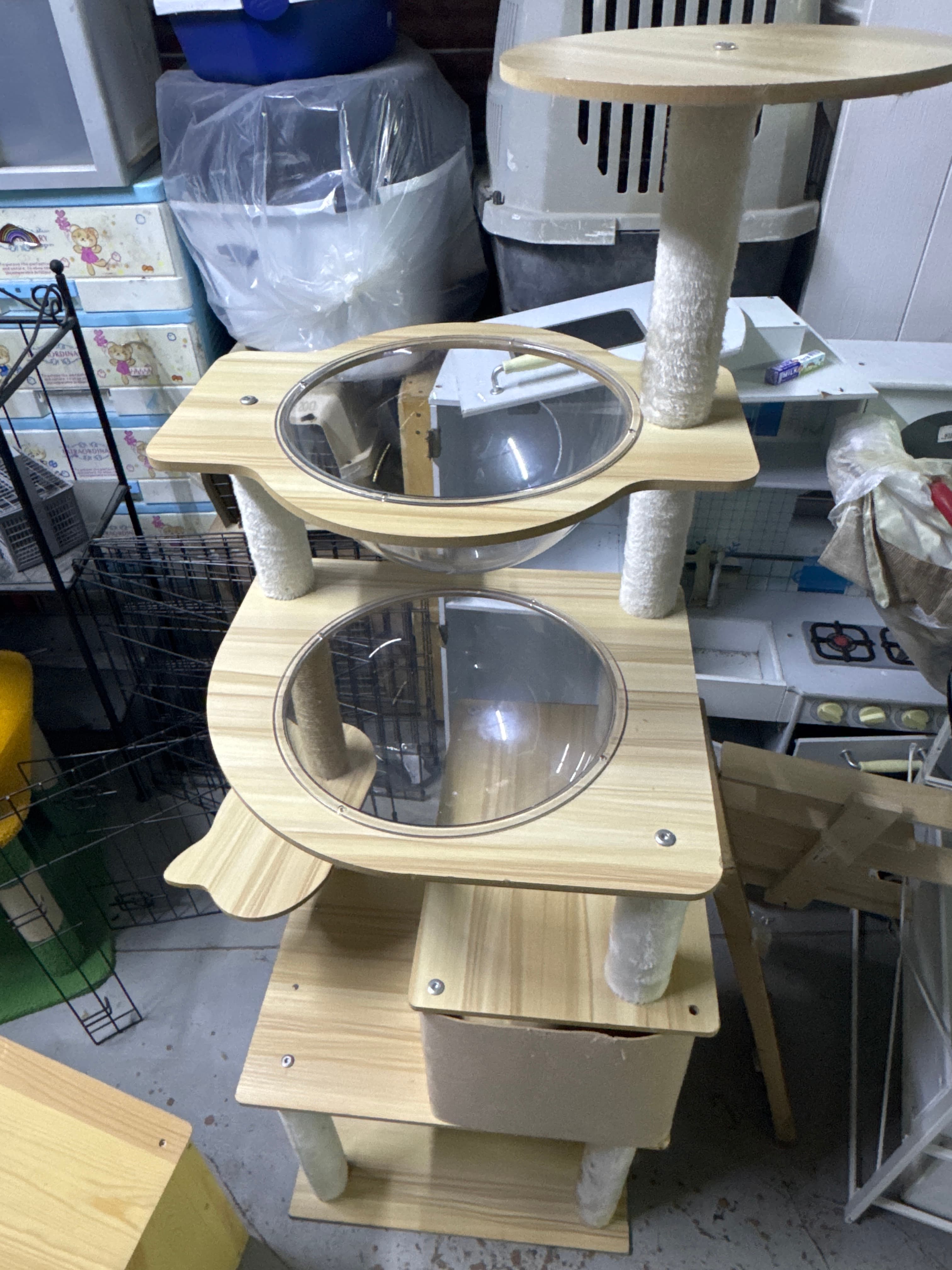 Wooden Cat Tree with Clear Pods