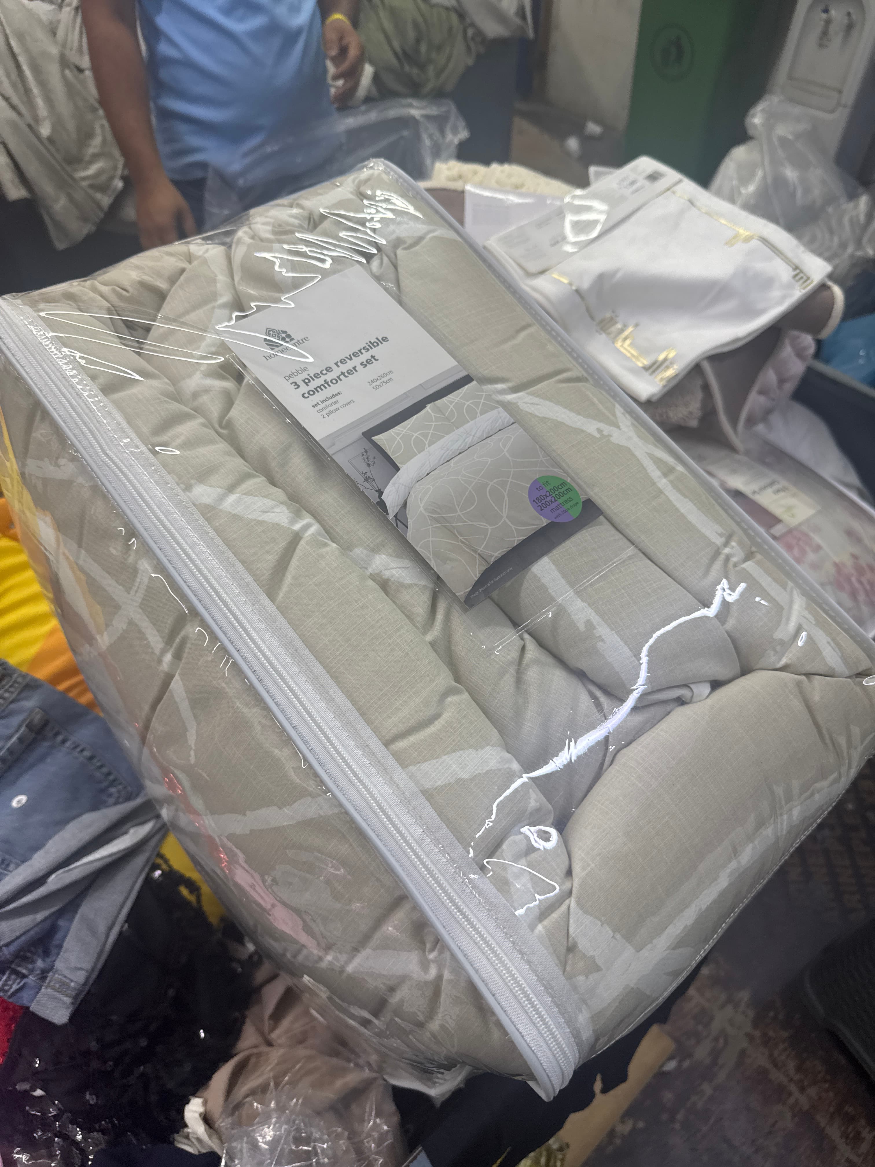 Used Home Center 3-Piece Reversible Comforter Set 2