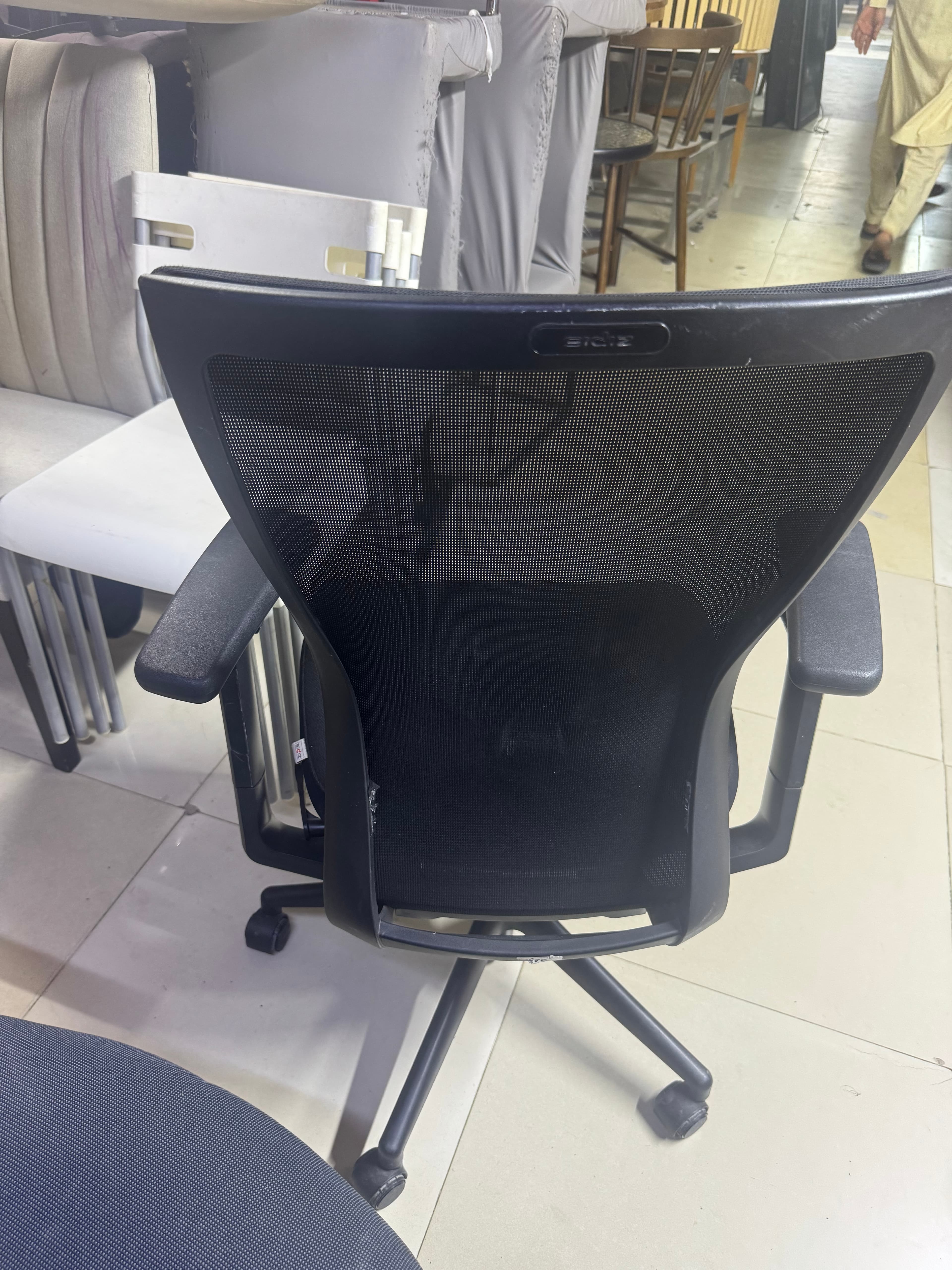 Used Office Mesh Chair Black 3