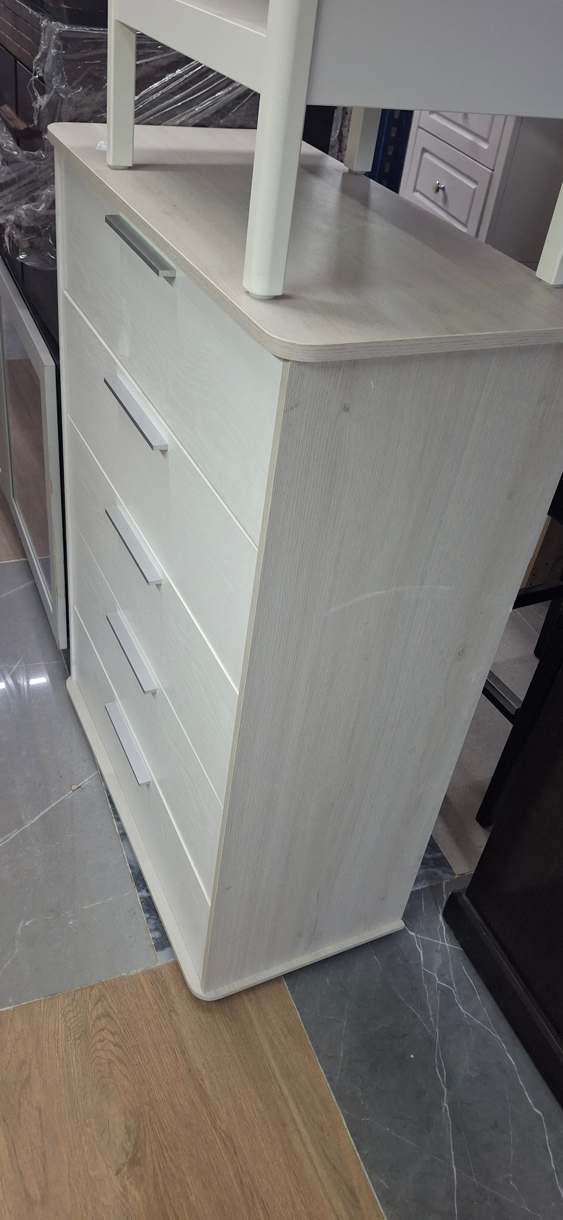 Used Bufaisal 5-Drawer Chest White 3